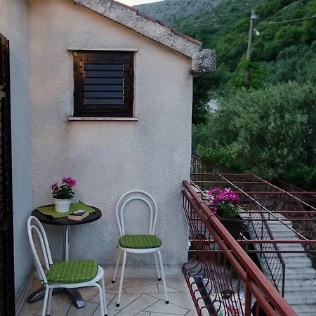Olive Garden Apartments Cilipi Room photo